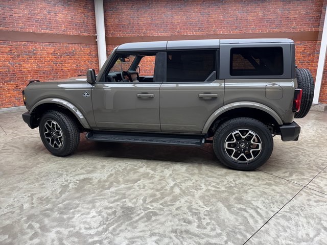 2025 Ford Bronco Outer Banks photo 2