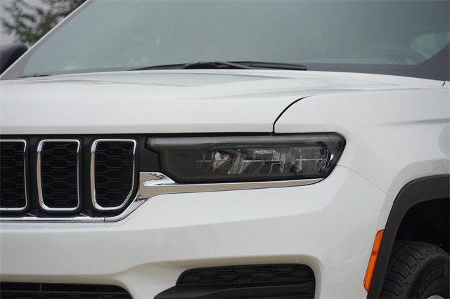 2025 Jeep Grand Cherokee Laredo X photo 4