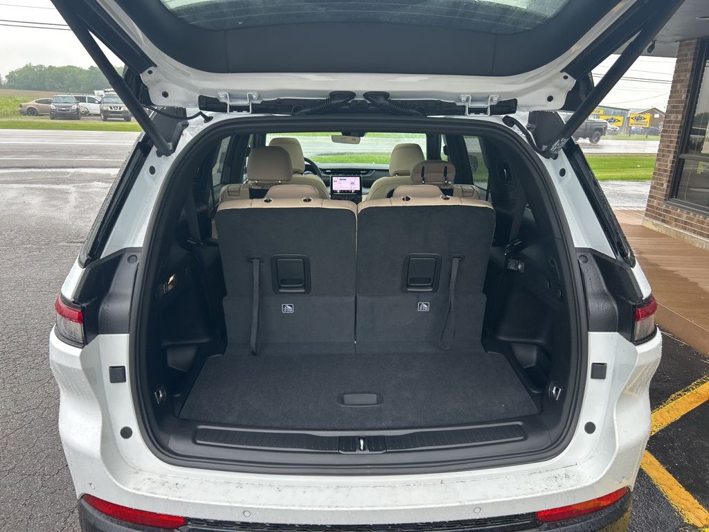 2025 Jeep Grand Cherokee Limited photo 4