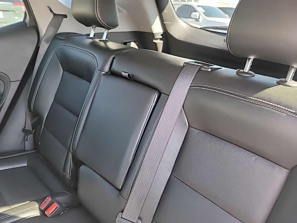 2024 Gmc Terrain SLT photo 3