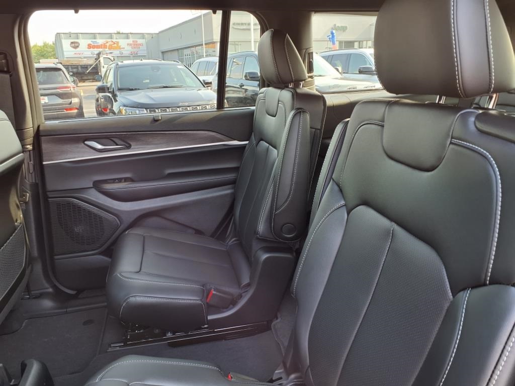 2025 Jeep Grand Cherokee Limited photo 11