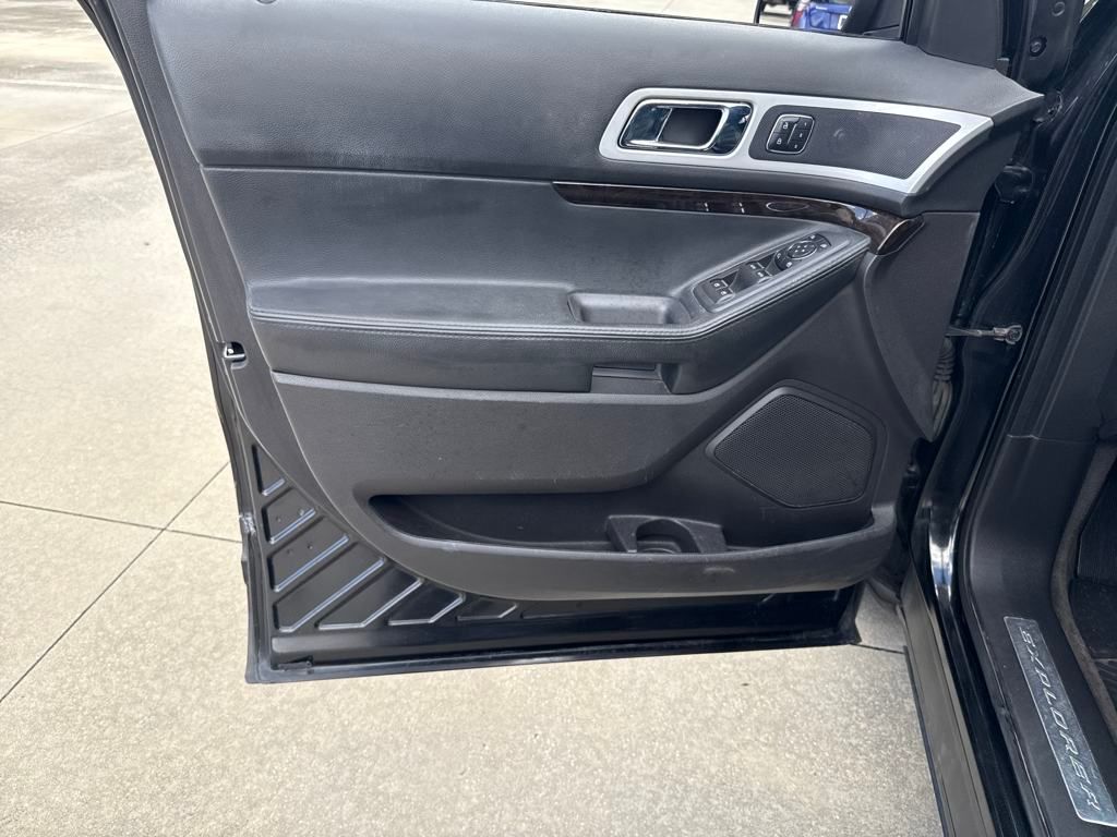 2015 Ford Explorer Limited photo 13