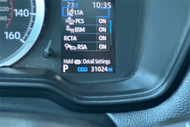 2022 Toyota Corolla Cross LE photo 23
