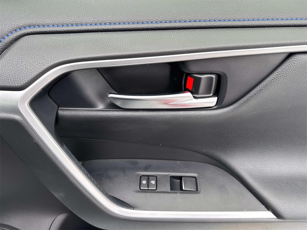 2020 Toyota RAV4 Hybrid XSE photo 10