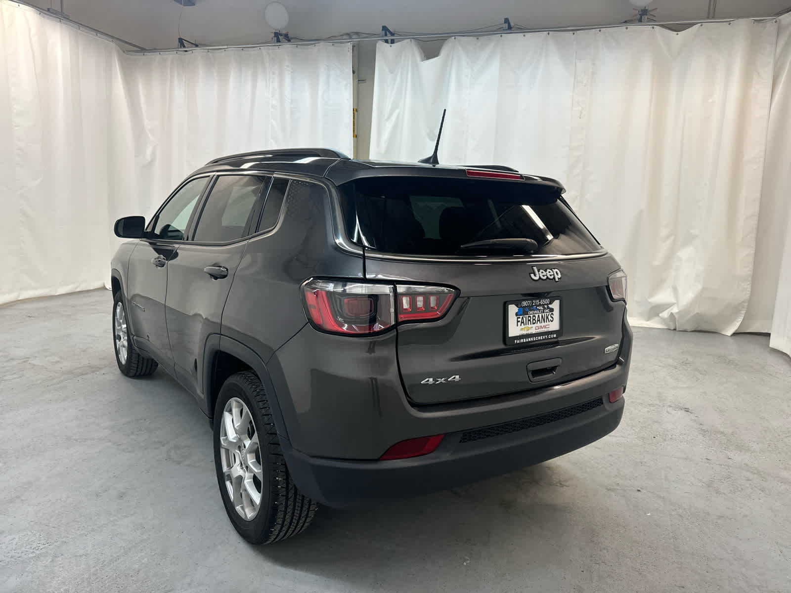 2022 Jeep Compass Latitude Lux photo 3