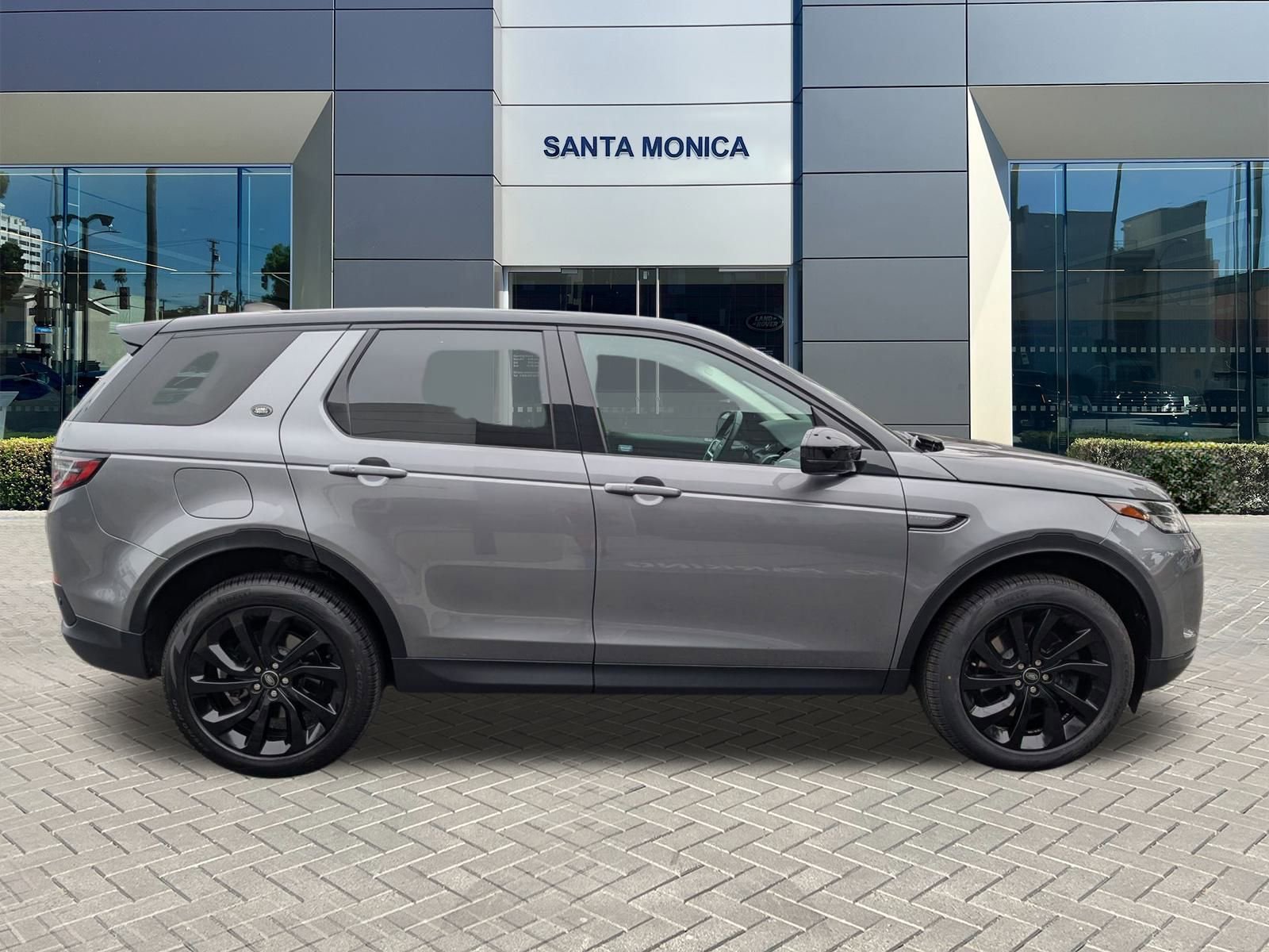 2023 Land Rover Discovery Sport SE photo 3