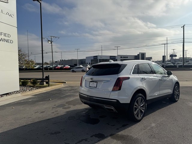 2021 Cadillac XT5 Platinum Premium Luxury photo 2