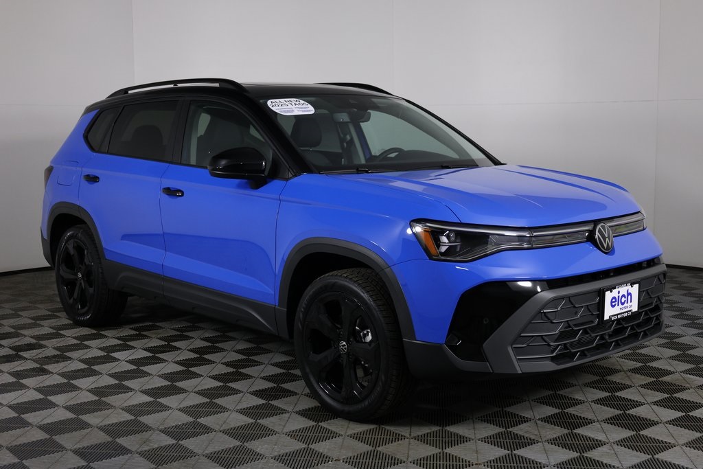 2025 Volkswagen Taos SE Black's photo