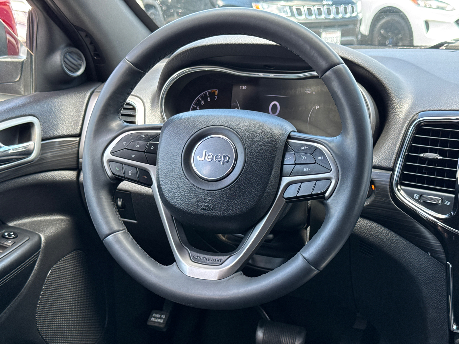 2019 Jeep Grand Cherokee Laredo E photo 9