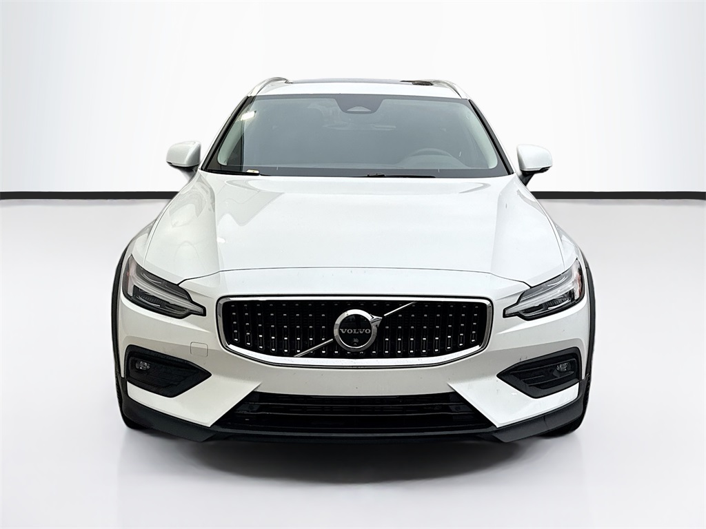 2025 Volvo V60 Cross Country B5 Plus AWD photo 2