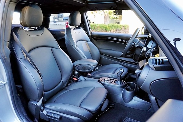 Used 2023 Silver MINI Base image 12