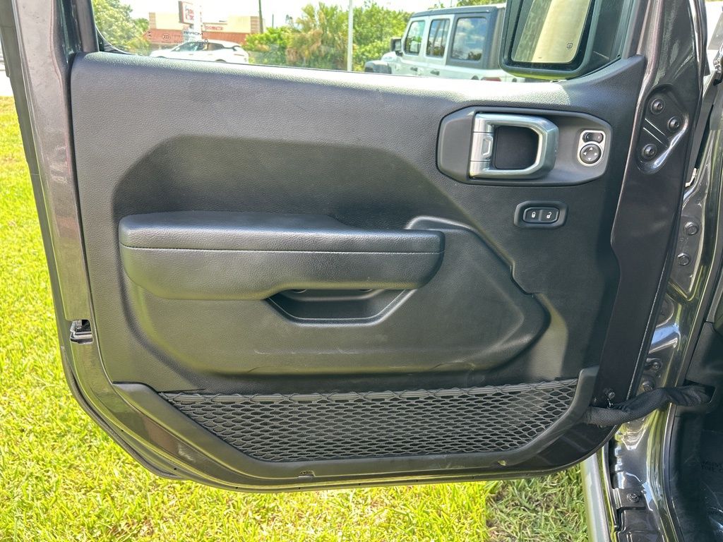 2024 Jeep Wrangler Rubicon photo 10