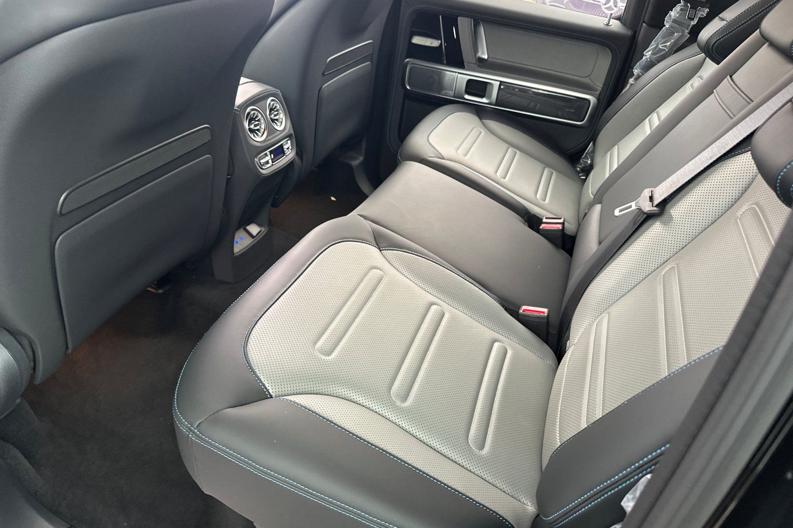 2025 Mercedes Benz G photo 10