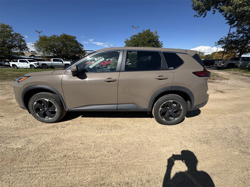 2024 Nissan Rogue SV photo 4