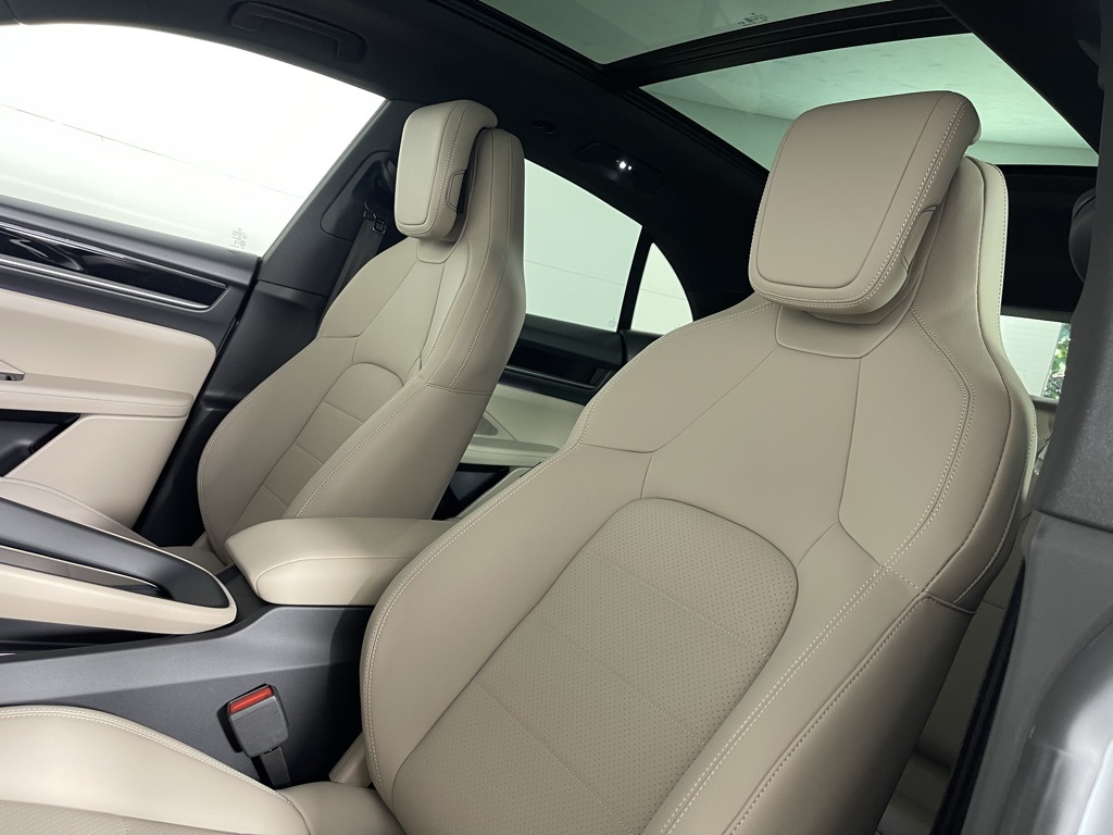 2025 Porsche Macan Electric 4 photo 5