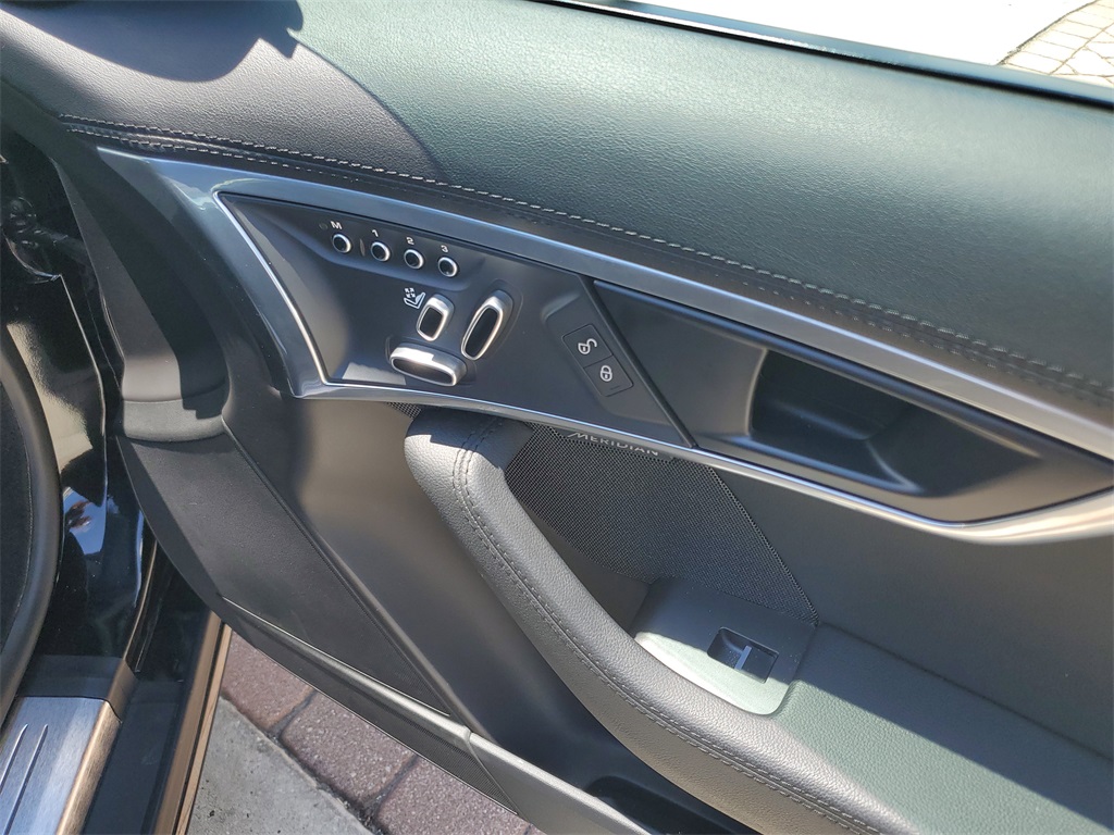2018 Jaguar F-TYPE Base photo 10