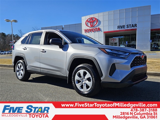 2025 Toyota RAV4 LE's photo
