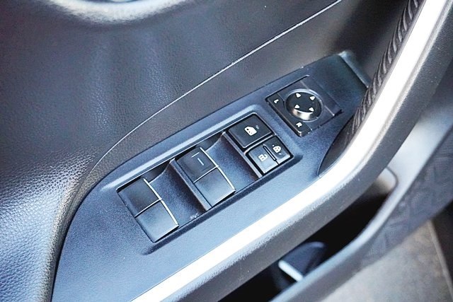 Used 2020  Toyota XSE image 23