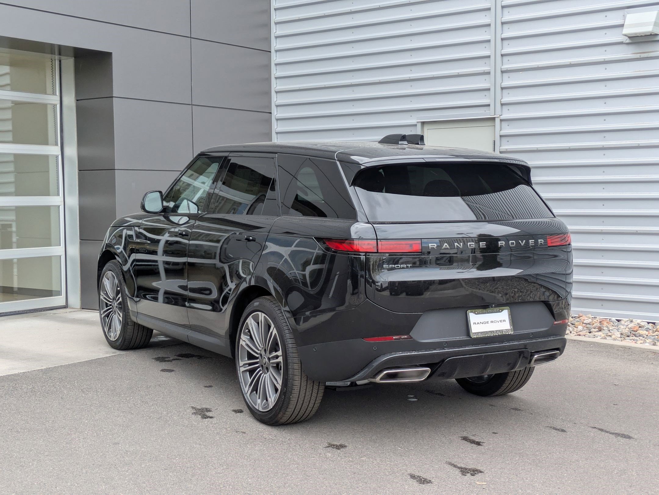 2025 Land Rover Range Rover Sport SE photo 3