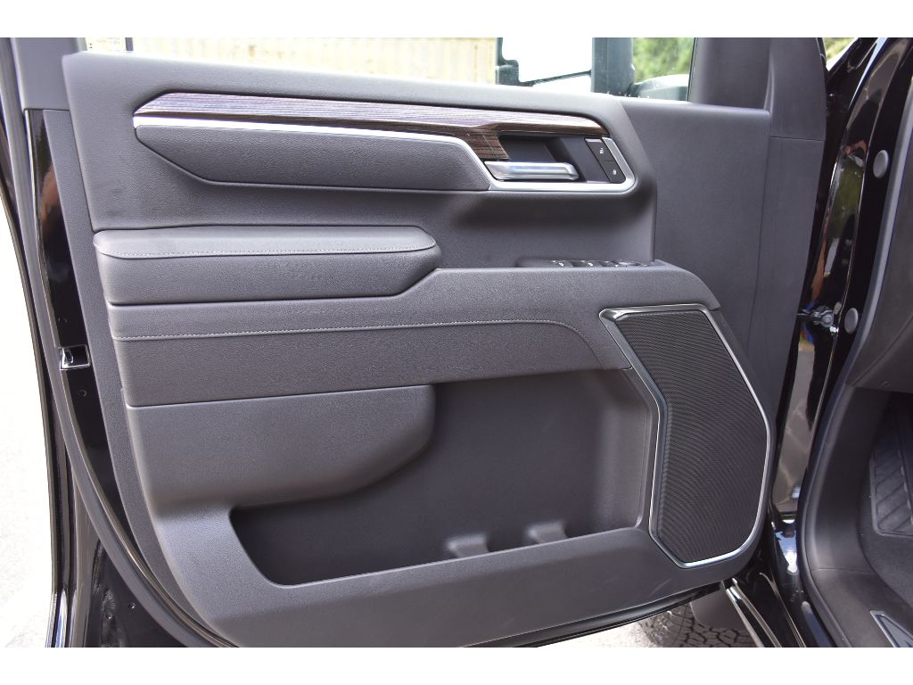 2025 Chevrolet Silverado 2500HD LT photo 18