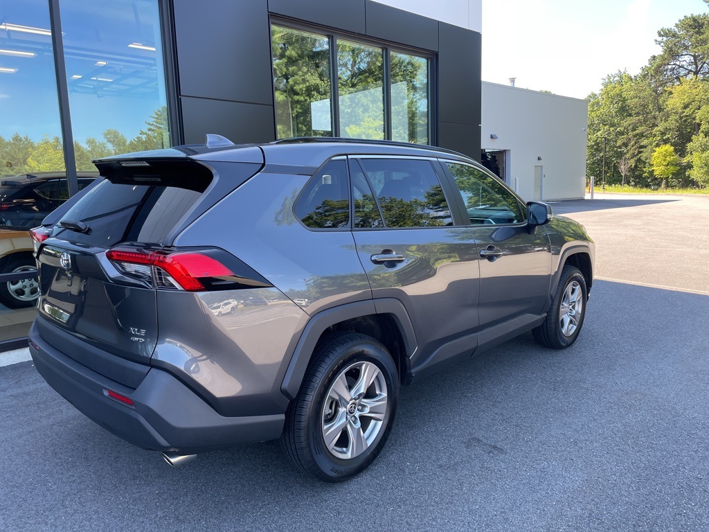 2022 Toyota RAV4 XLE photo 4