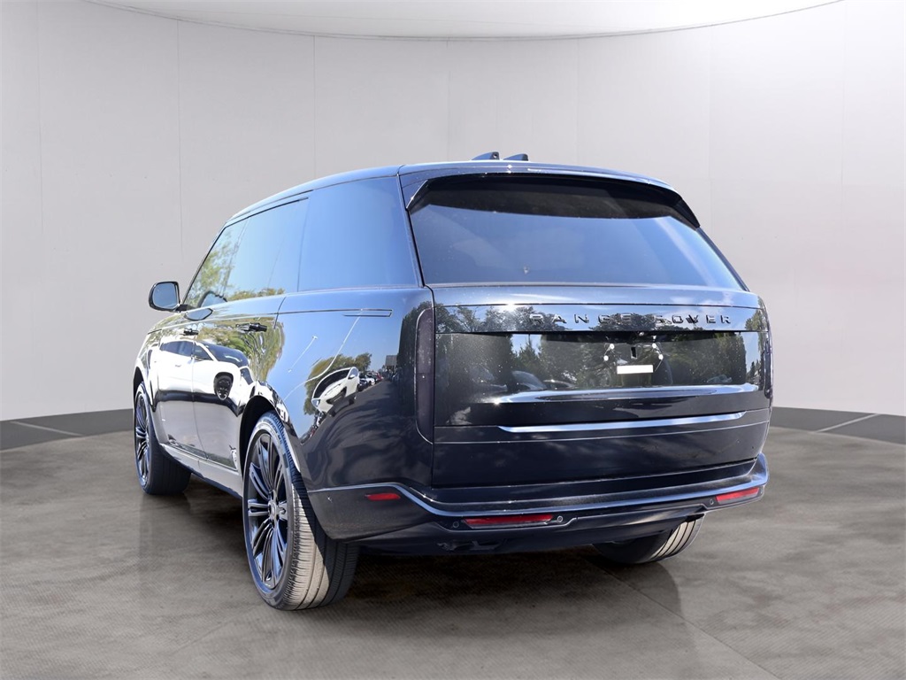 2025 Land Rover Range Rover SE photo 7
