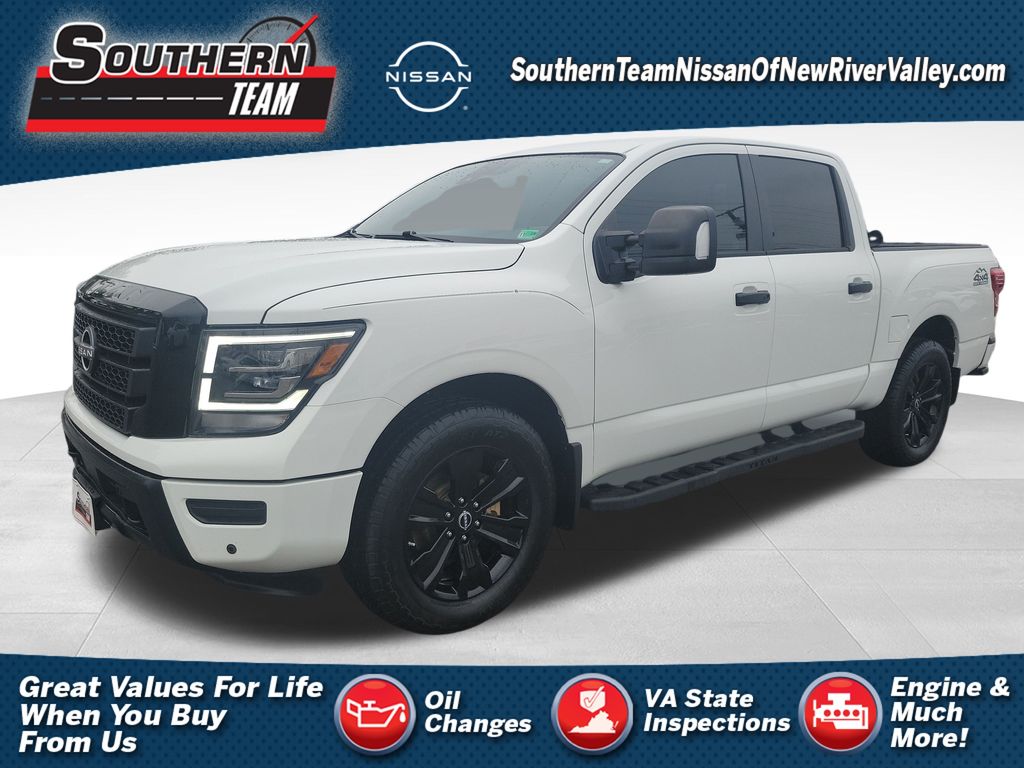 2023 Nissan Titan SV's photo