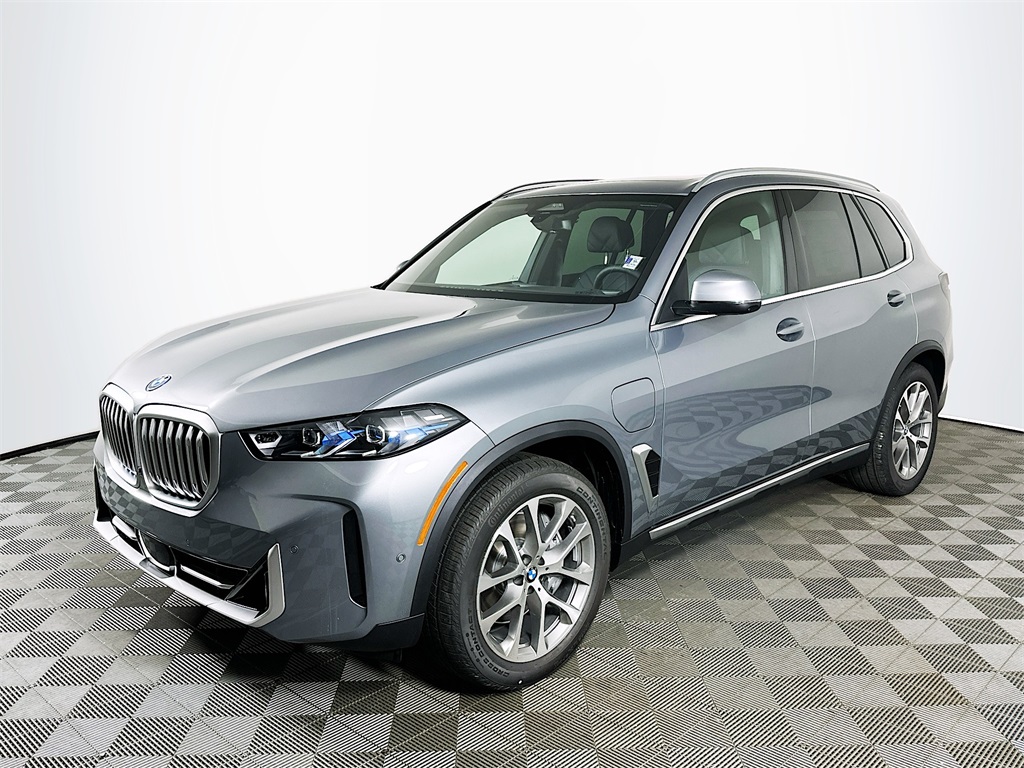 2026 BMW X5 50e's photo