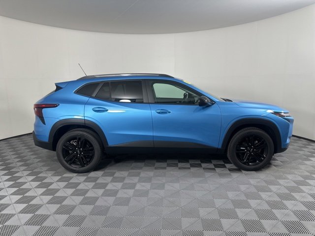 2025 Chevrolet Trax ACTIV photo 2