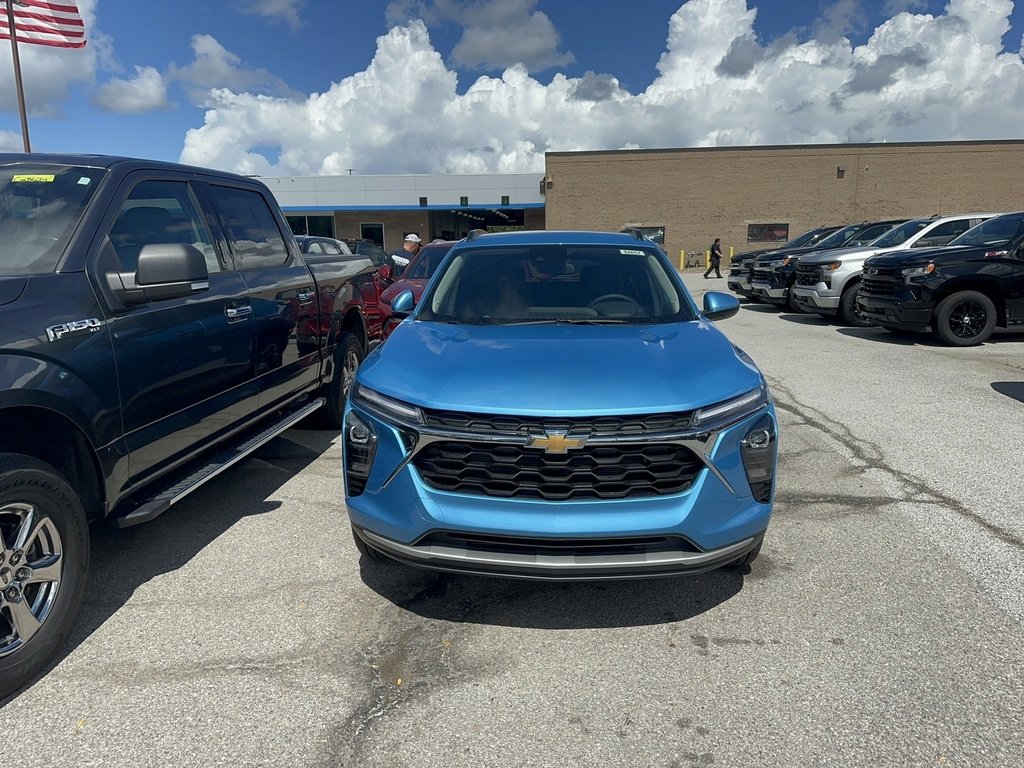 2025 Chevrolet Trax LT photo 3