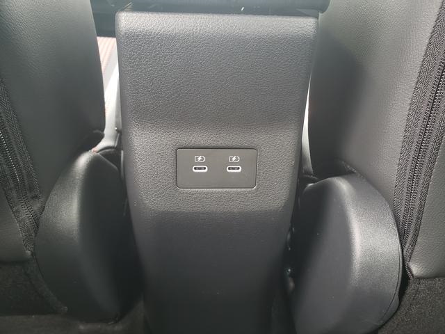 2025 Nissan Kicks SR photo 15