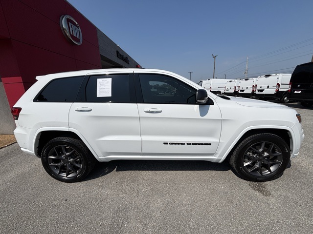 2021 Jeep Grand Cherokee Anniversary Edition photo 2