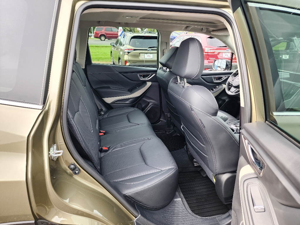 2022 Subaru Forester Limited photo 23