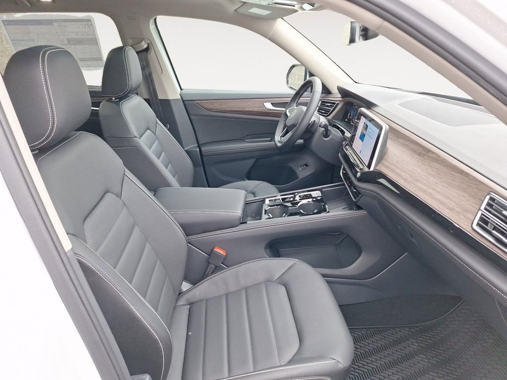2025 Volkswagen Atlas SEL photo 14
