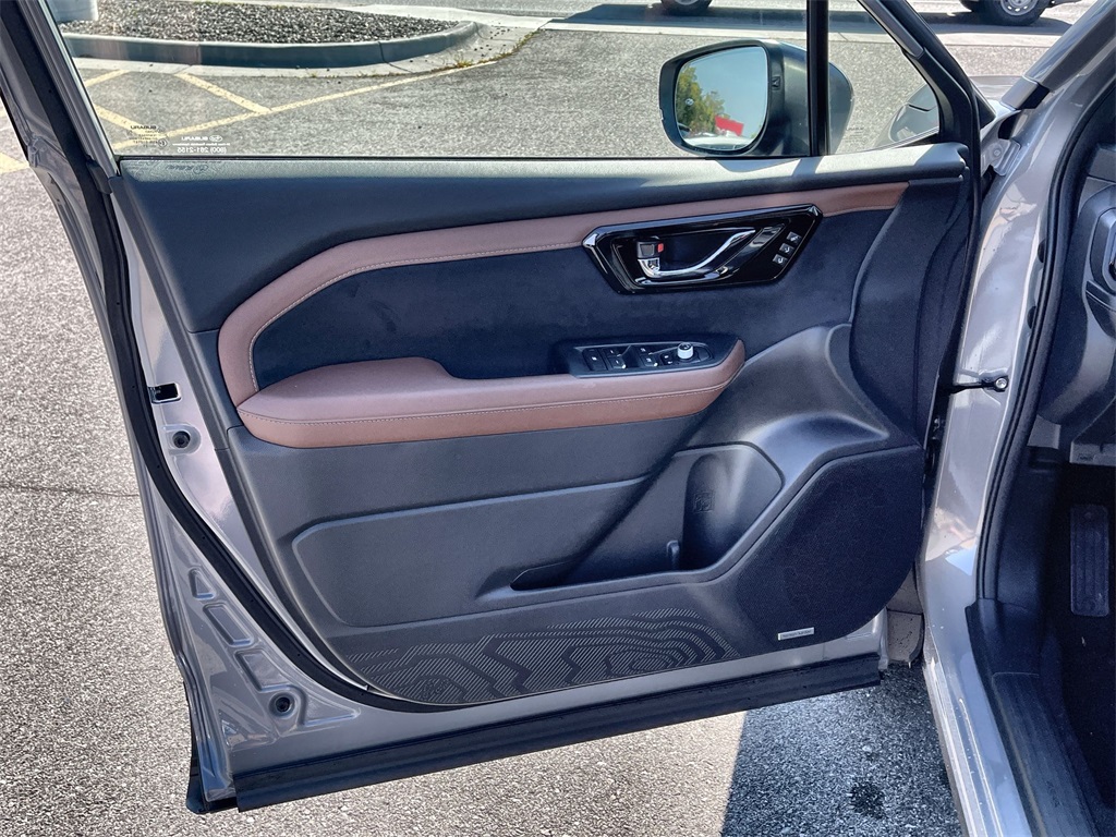 2025 Subaru Forester Touring photo 20