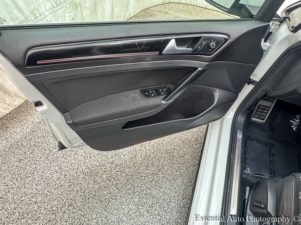 2016 VOLKSWAGEN GOLF GTI - Image 19