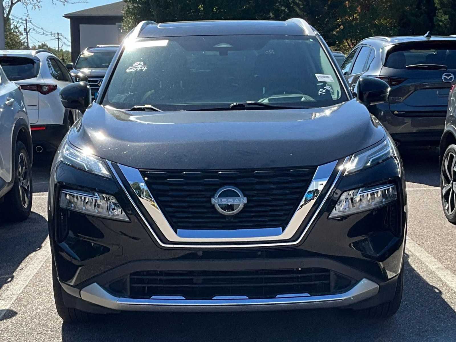 2023 Nissan Rogue Platinum photo 2