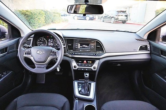 Used 2018 Gray Hyundai SE image 14