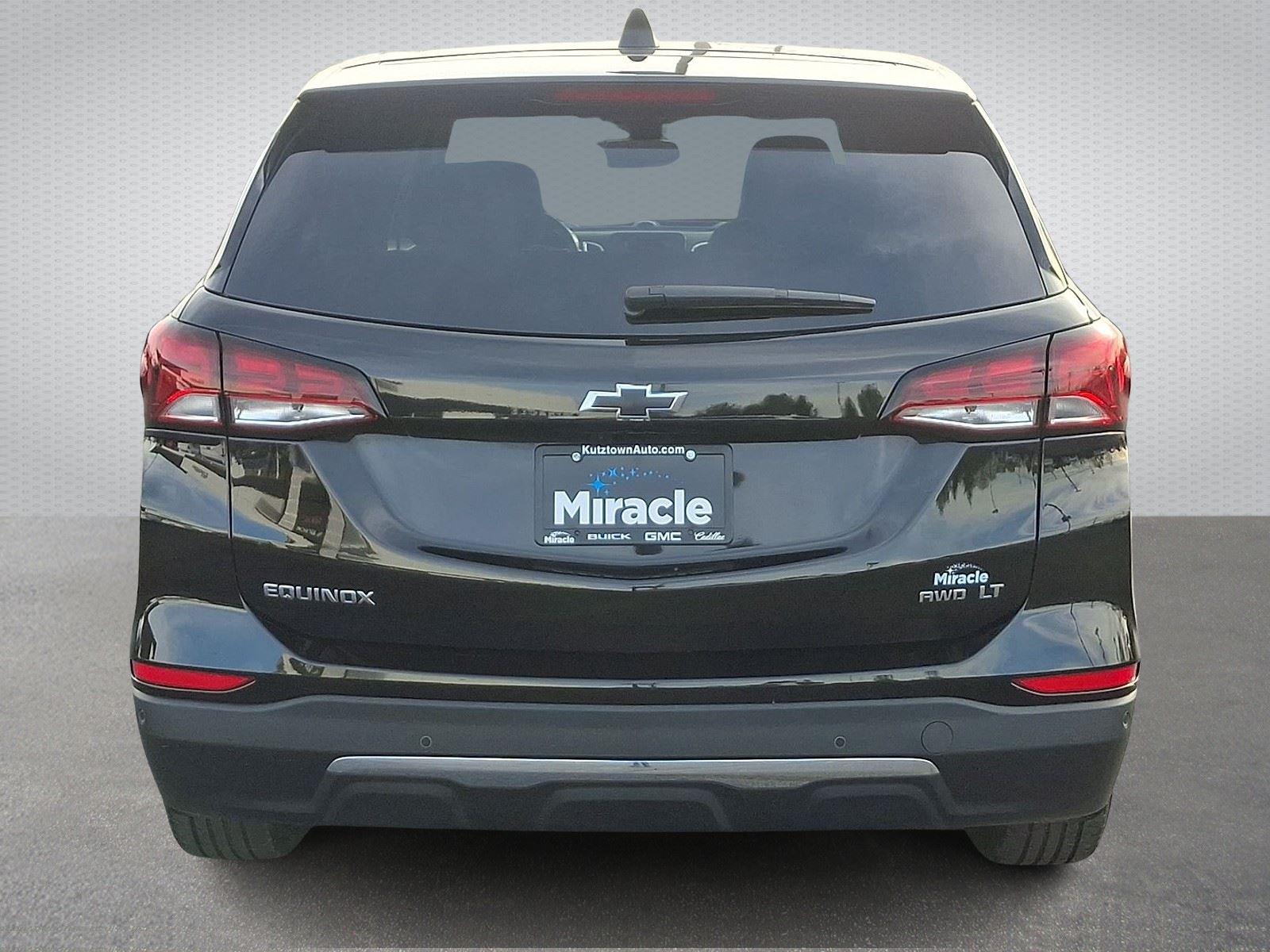 2024 Chevrolet Equinox LT photo 3