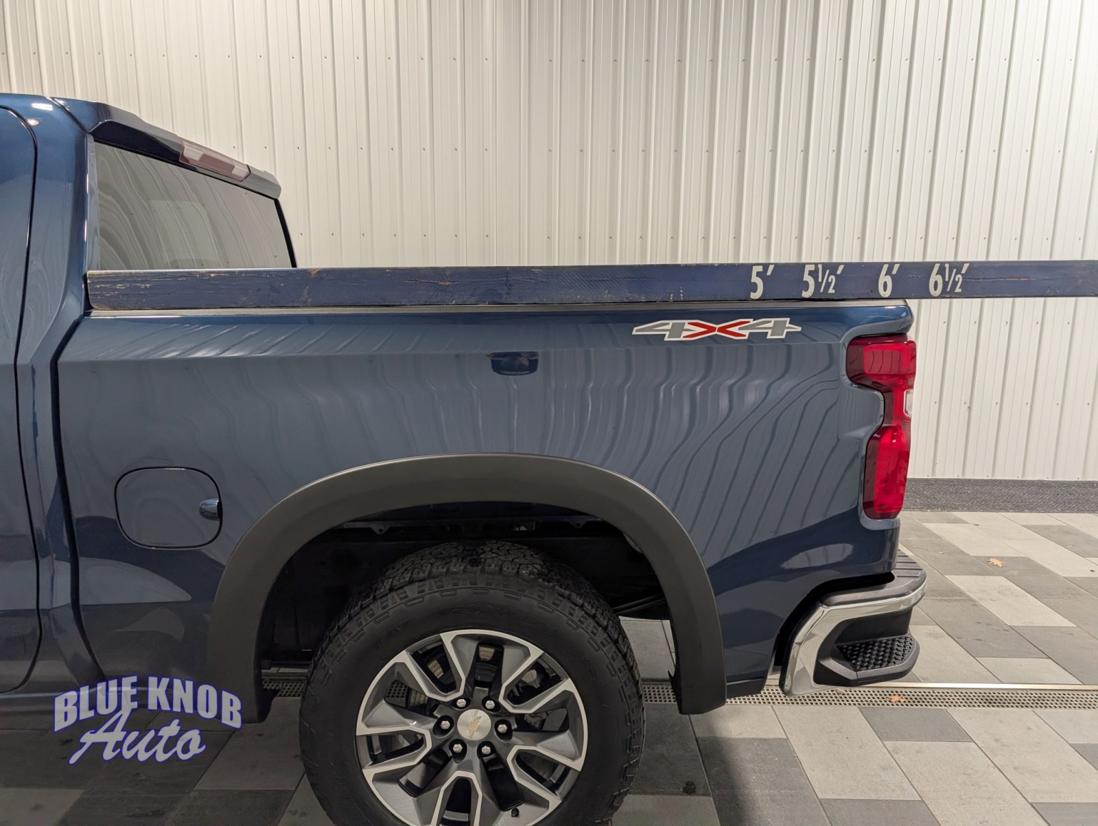 2023 Chevrolet Silverado 1500 LT photo 3