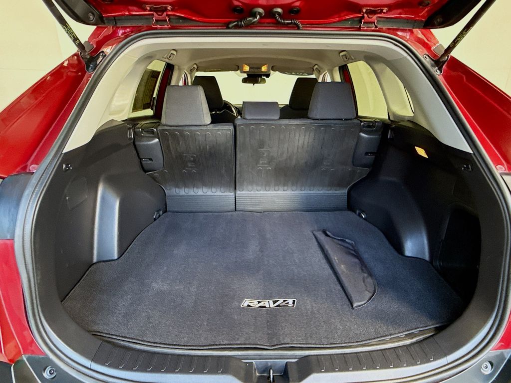 2019 Toyota RAV4 Hybrid LE photo 24