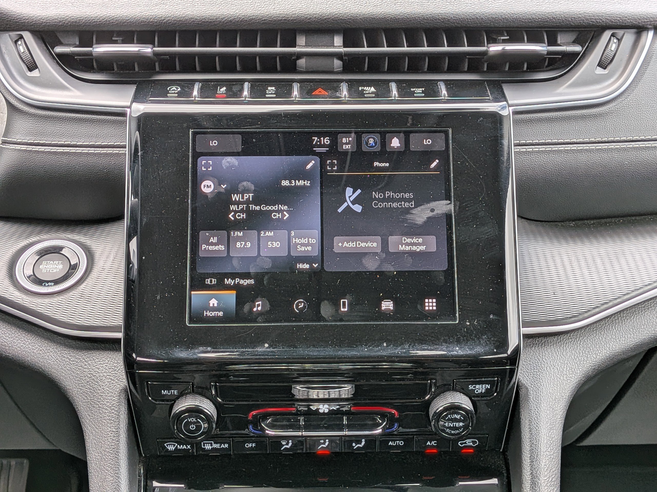 2023 Jeep Grand Cherokee Laredo photo 4