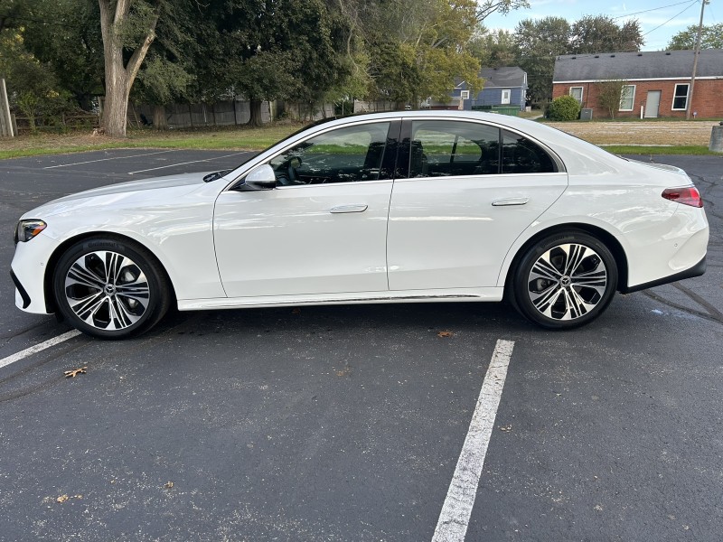 2025 Mercedes Benz E 350 4MATIC photo 4
