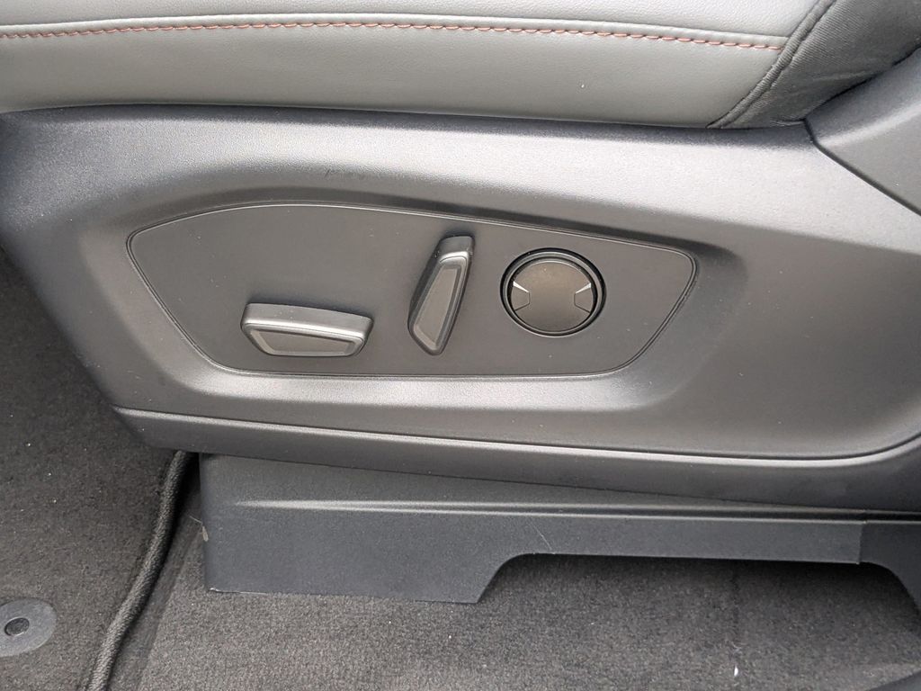 2025 Ford Explorer photo 23