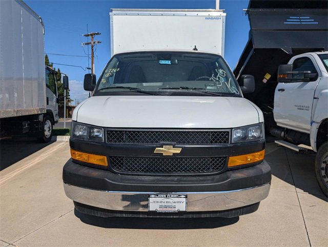 2024 Chevrolet Express Cutaway 3500 photo 2