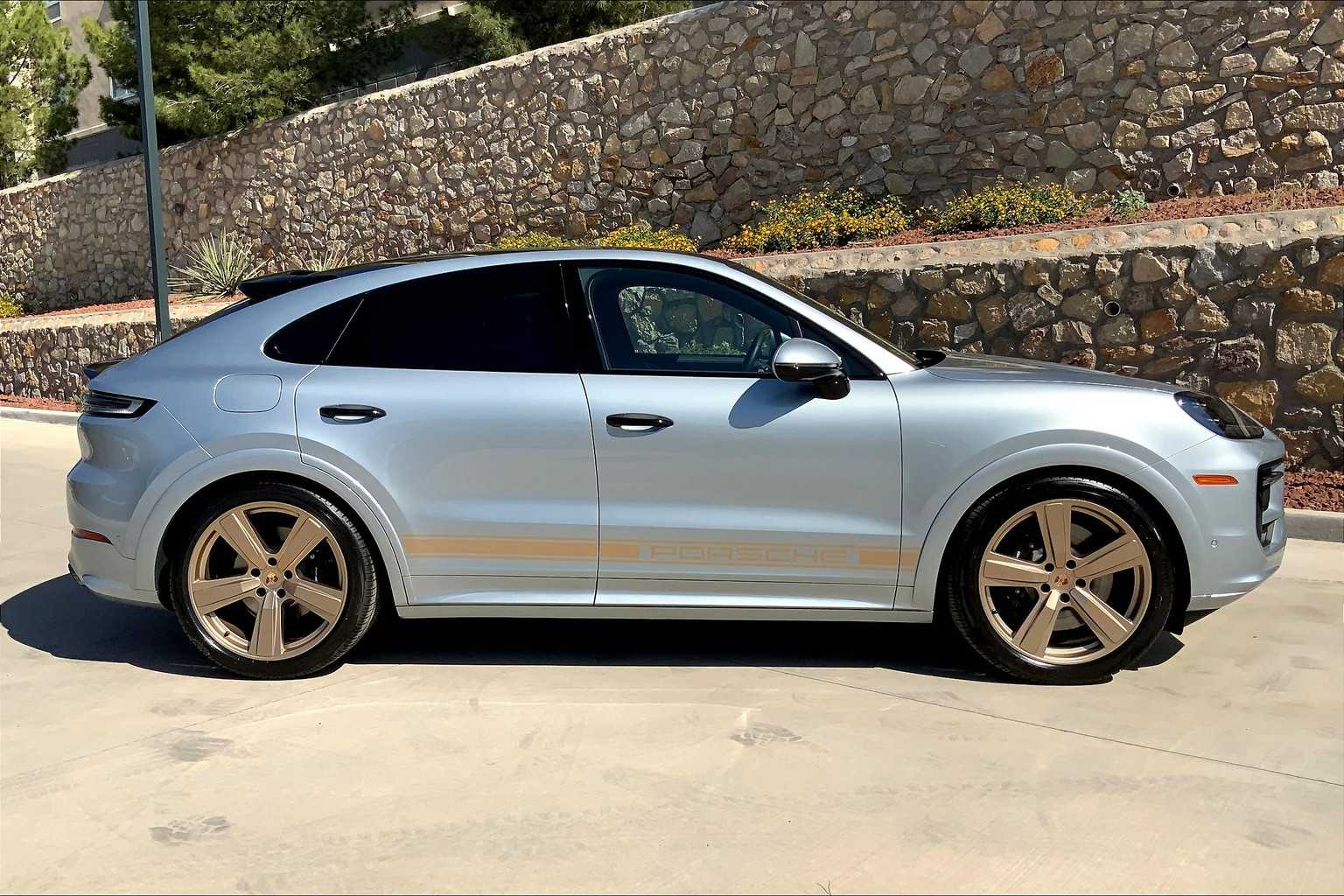 2025 Porsche Cayenne GTS Coupe photo 8