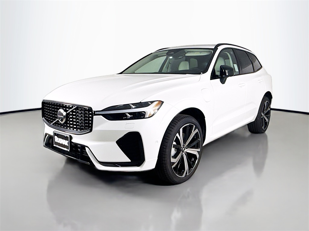 2025 Volvo XC60 Hybrid T8 photo 2