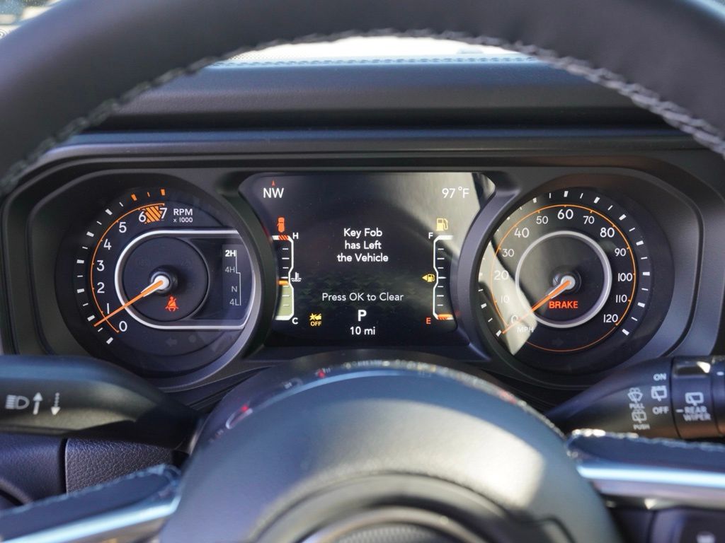 New 2026 Bright White Clear-Coat Exterior Paint Jeep Sahara image 13