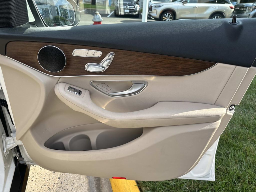 2022 Mercedes Benz GLC 300 4MATIC photo 18