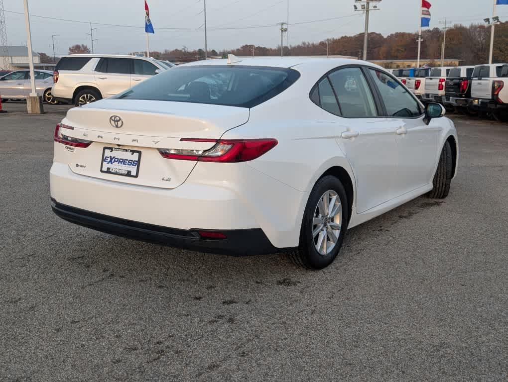 2025 Toyota Camry LE photo 4